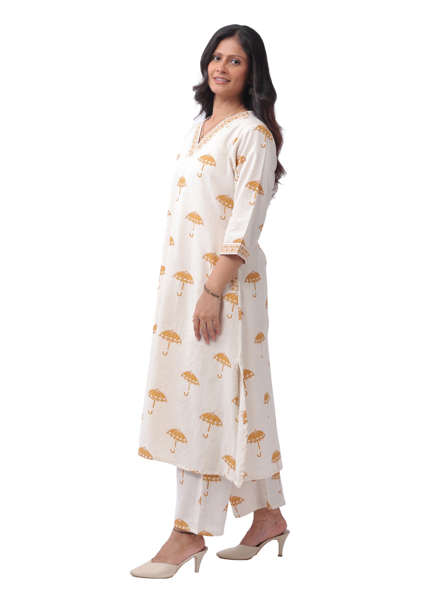 Fash'O'Holic Women's Ivory & Mustard Yellow Umbrella Print Straight Kurta Pant Set