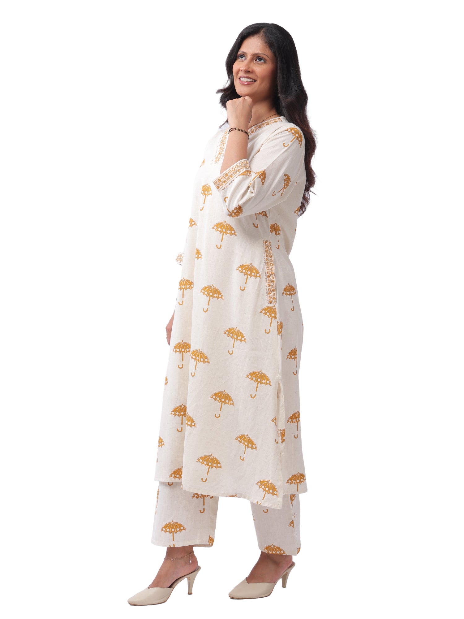 Fash'O'Holic Women's Ivory & Mustard Yellow Umbrella Print Straight Kurta Pant Set